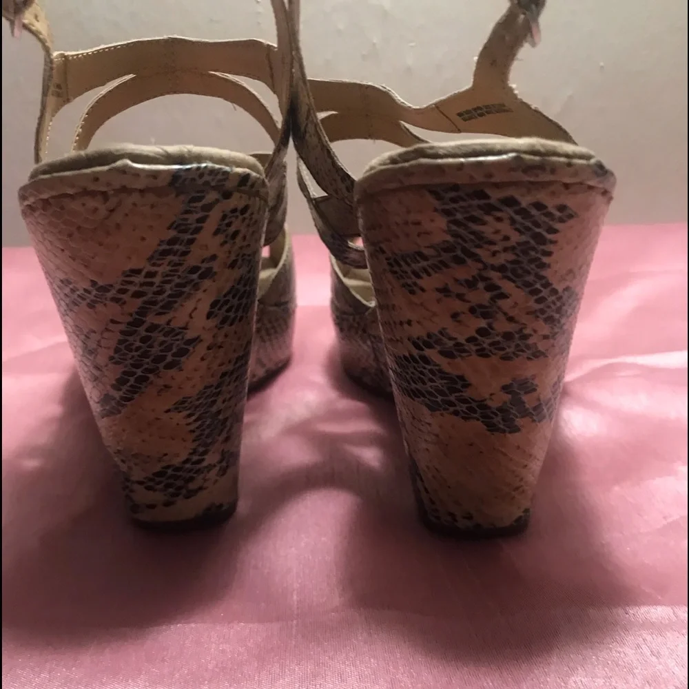 BOC Wedge Sandals. - Picture 2 of 8